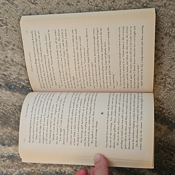 1/$7 or 2/$10 The Secret Lift of Bees - By Sue Monk Kidd. Paperback Book - Picture 5 of 6